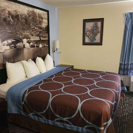Super 8 By Wyndham Galesburg Hotel Bagian luar foto