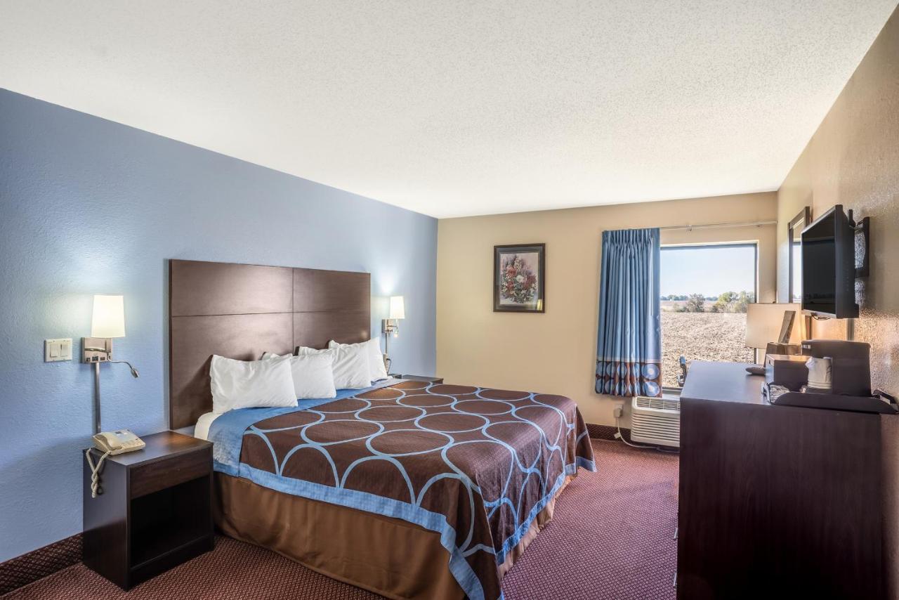 Super 8 By Wyndham Galesburg Hotel Bagian luar foto