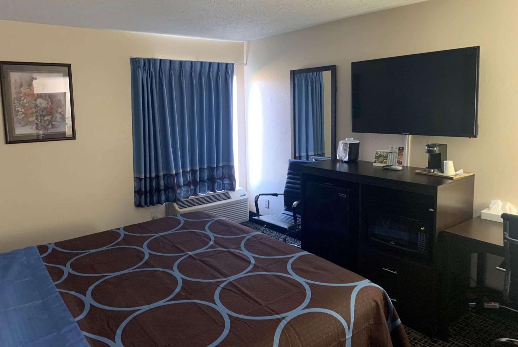 Super 8 By Wyndham Galesburg Hotel Bagian luar foto