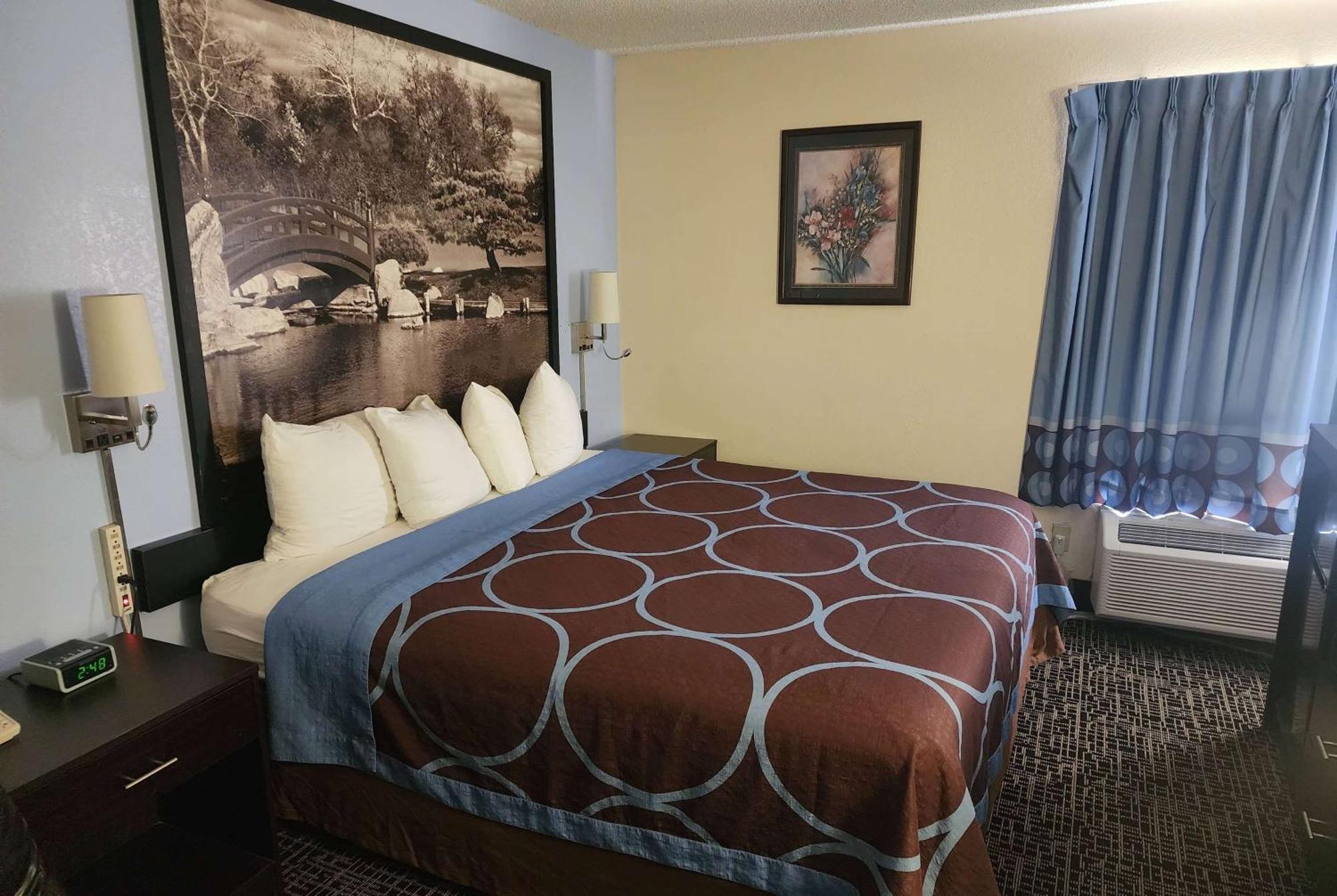 Super 8 By Wyndham Galesburg Hotel Bagian luar foto