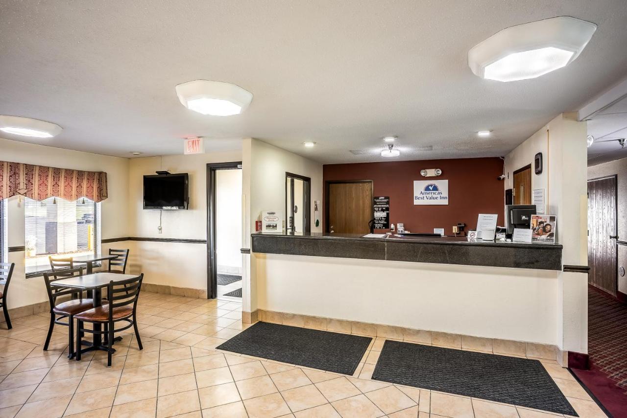 Super 8 By Wyndham Galesburg Hotel Bagian luar foto