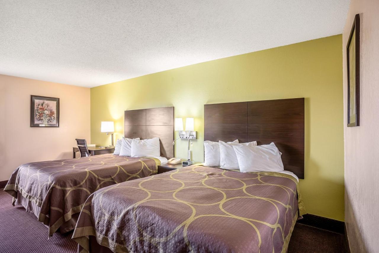 Super 8 By Wyndham Galesburg Hotel Bagian luar foto